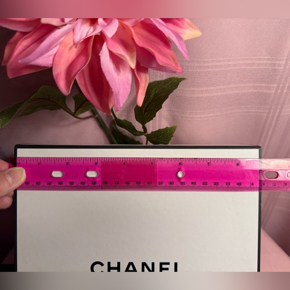 Chanel BUNDLE - Box, Mirror and Samples - Picture 6 of 10